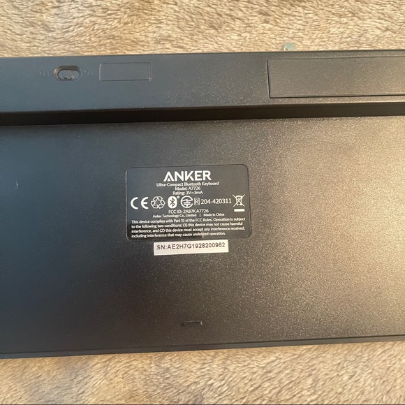 Wireless Bluetooth Keyboard - Picture 6 of 7